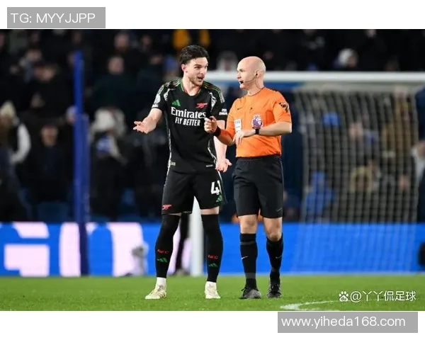 足总杯精彩对决多特蒙德狂胜那不勒斯帽子戏法引发争议判罚热议