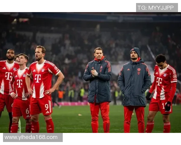 欧联杯激战：拜仁逆转那不勒斯红牌争议引发全场热议