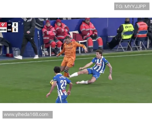 中超经典对决皇马与巴萨激战成平红牌事件引发全场热议 中超经典对决皇马与巴萨激战成平红牌事件引发全场热议